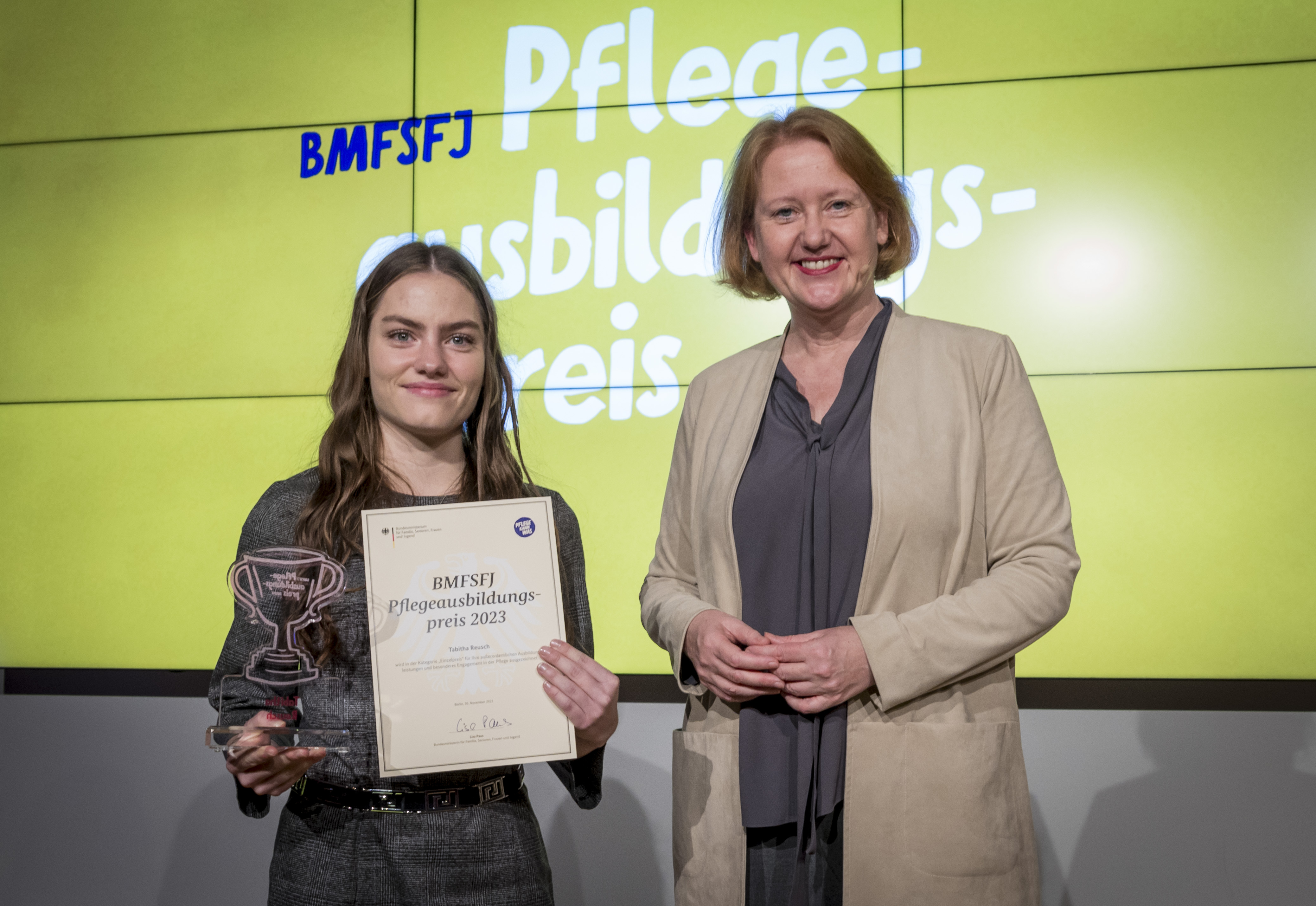 Bundesfamilienministerin Lisa Paus und Tabitha Reusch